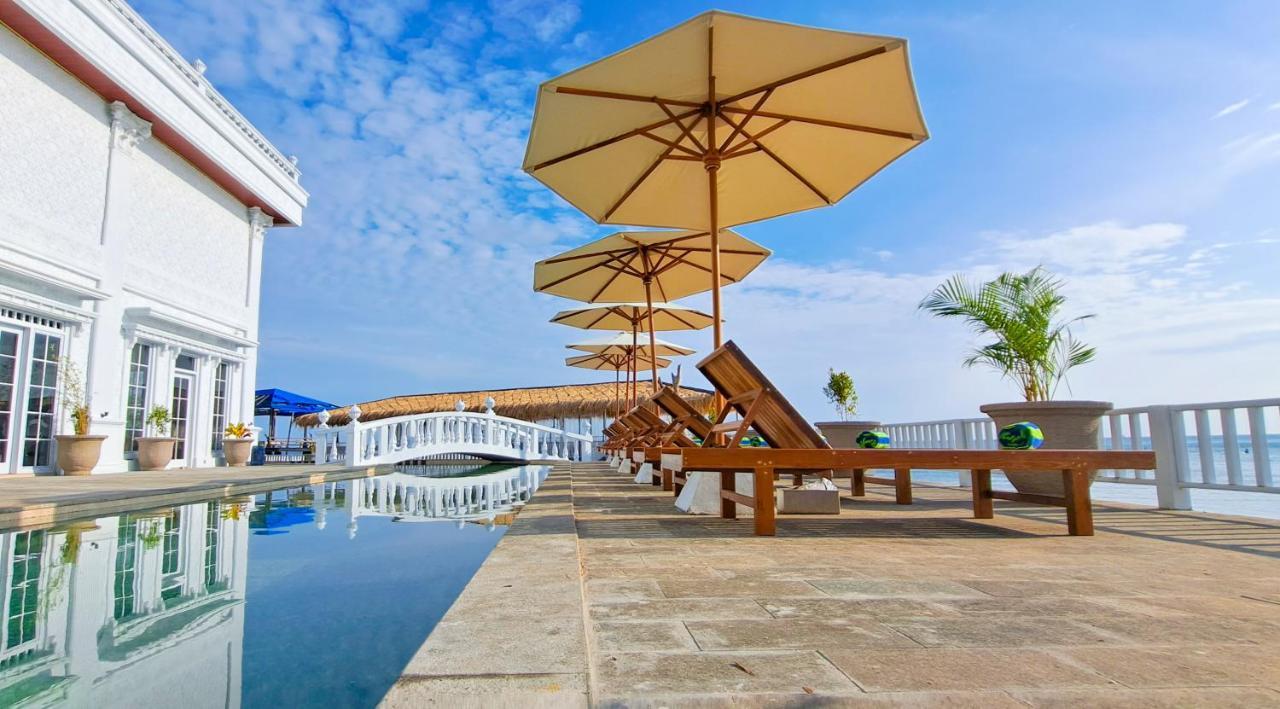 Gili Beachfront Suites Гілі-Траванган Екстер'єр фото